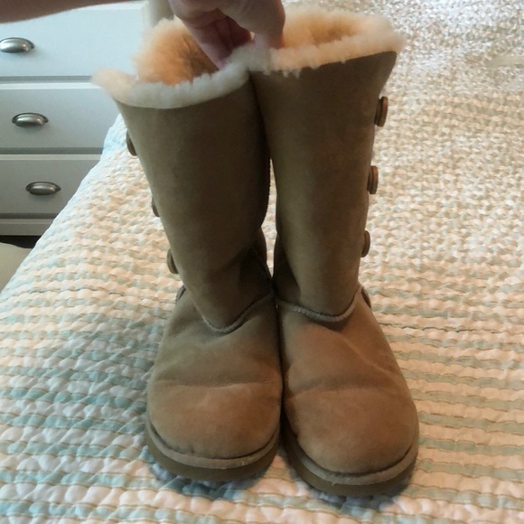 Tan Uggs! - Picture 4 of 5